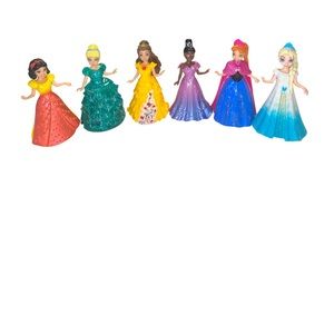 Disney Princess Magic Clips Fashion Dolls & Dresses 6 Dolls and 6 Dresses